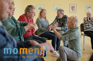 moment! - Zusatzqualifikation "Bewegungsangebote für Menschen mit Demenz"