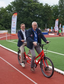 Sportabzeichen-Tandem an TVP übergeben