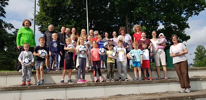 Große Vorschulkinder auf dem Weg zum Sportabzeichen